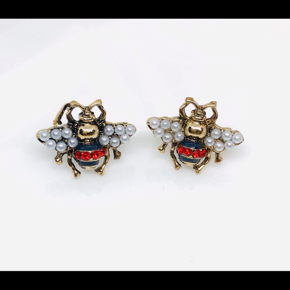 NEW πΈπ Crystal & Pearl Bee stud Earrings ππΈ - Picture 4 of 4